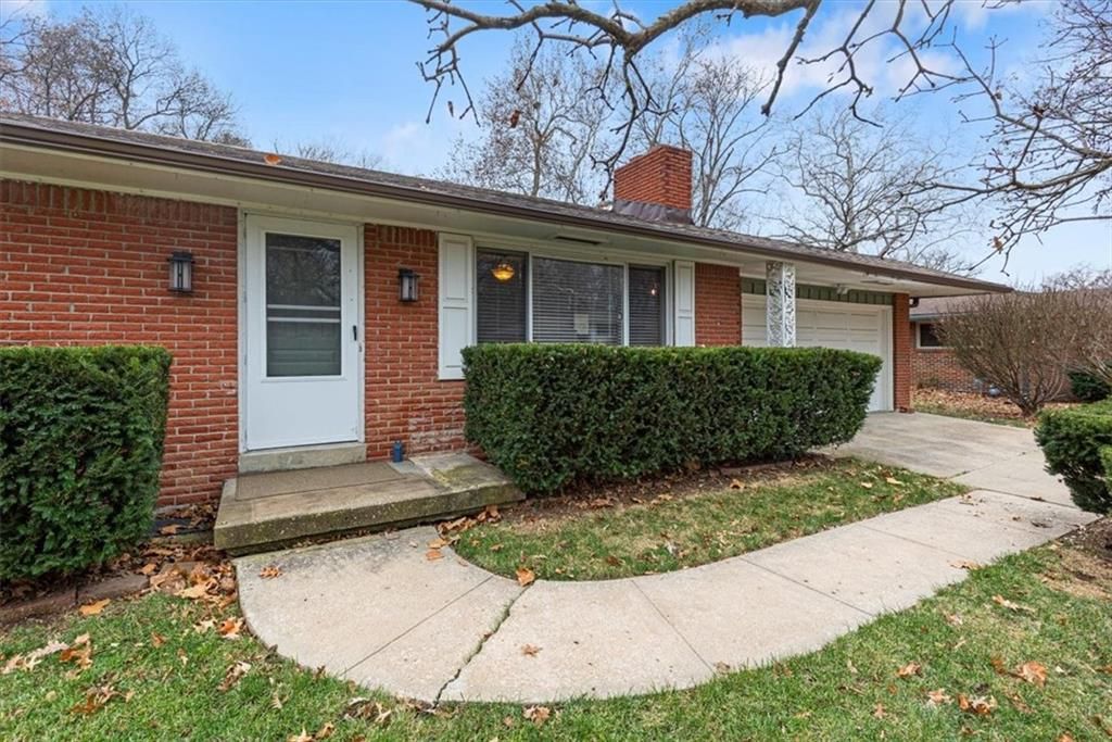 Photo of 409 NW 58th Street, Kansas City, MO 64118 (MLS # 2592077)