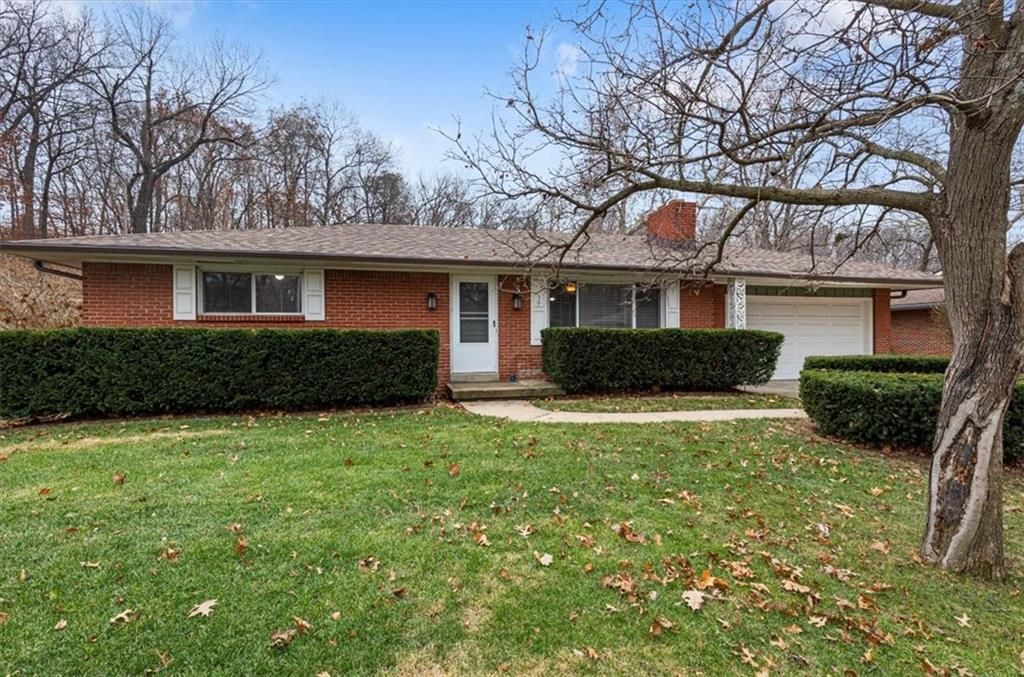 Photo of 409 NW 58th Street, Kansas City, MO 64118 (MLS # 2592077)