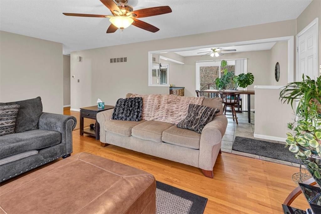 Photo of 409 NW 58th Street, Kansas City, MO 64118 (MLS # 2592077)