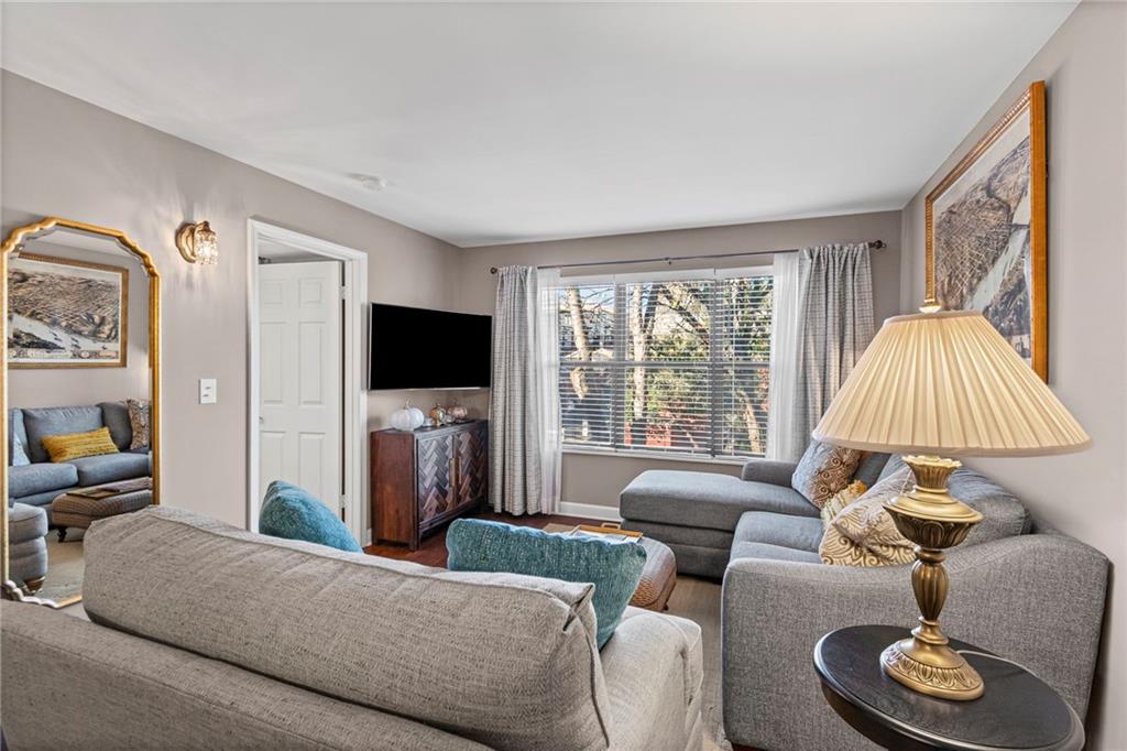 925 Washington Street 302