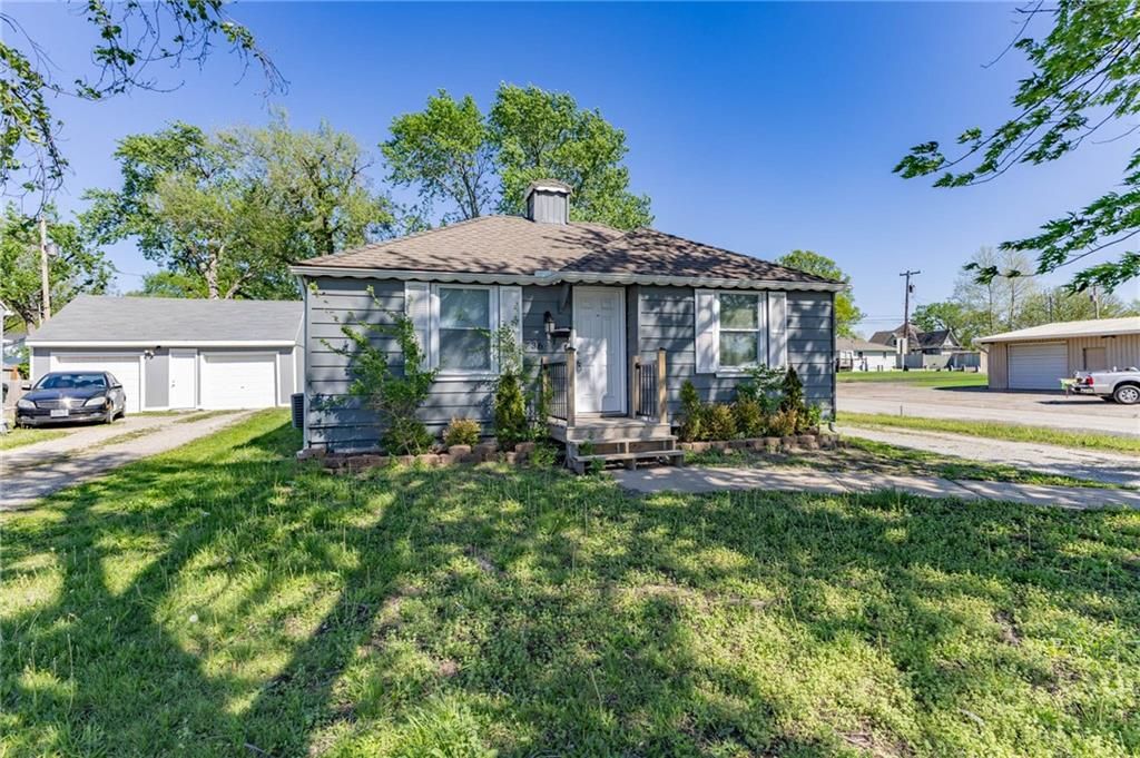 Photo of 736 S Kansas Avenue, Olathe, KS 66061 (MLS # 2614022)