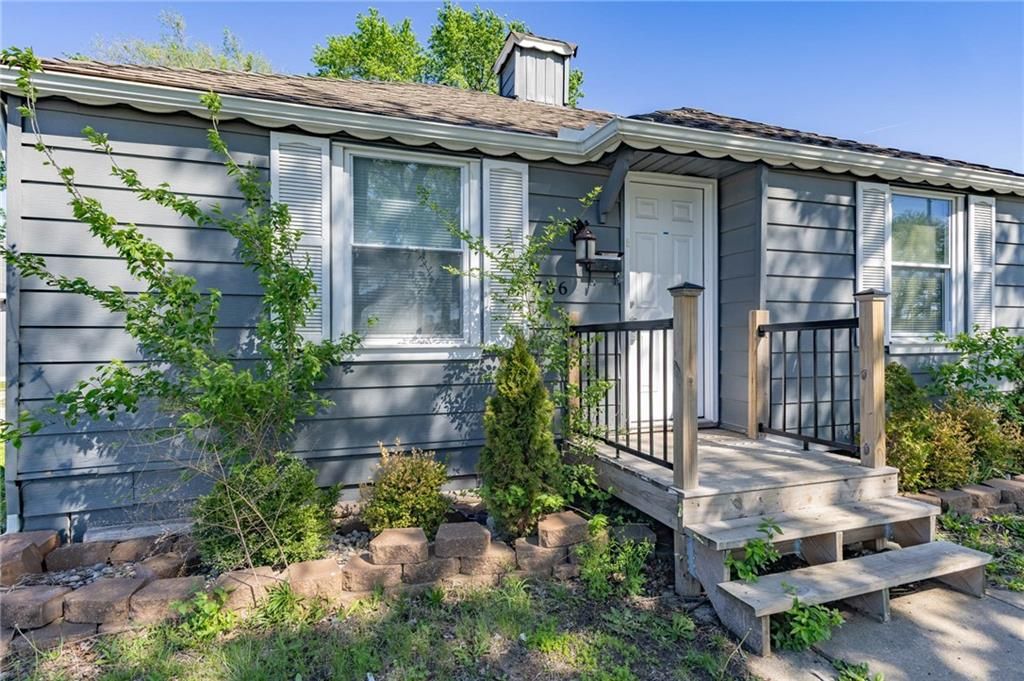 Photo of 736 S Kansas Avenue, Olathe, KS 66061 (MLS # 2614022)