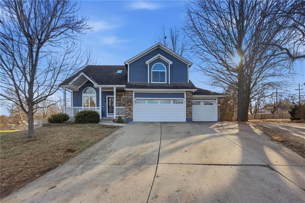 Photo of 2401 NE Springbrook Street, Blue Springs, MO 64014 (MLS # 2592671)