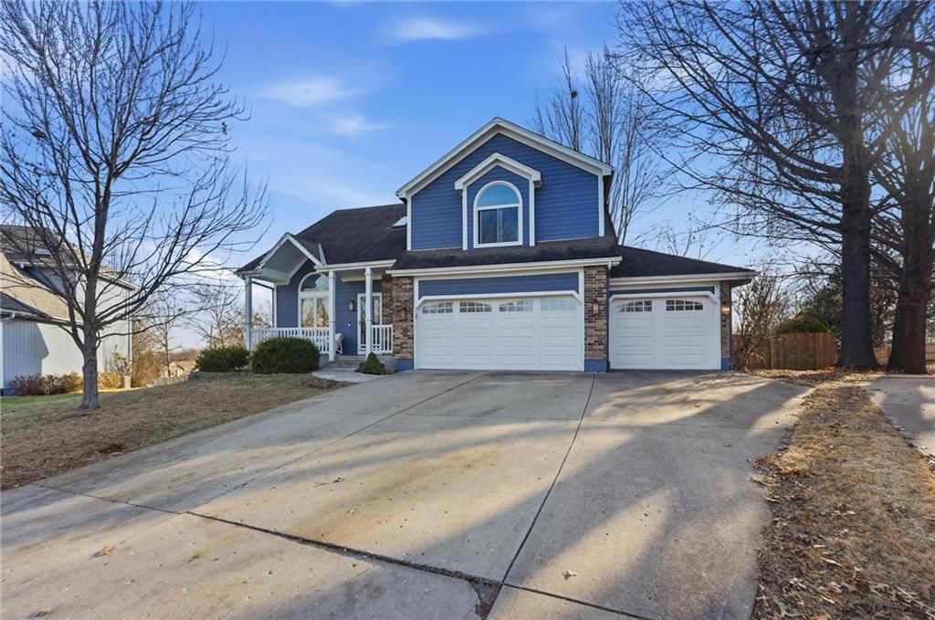 Photo of 2401 NE Springbrook Street, Blue Springs, MO 64014 (MLS # 2592671)
