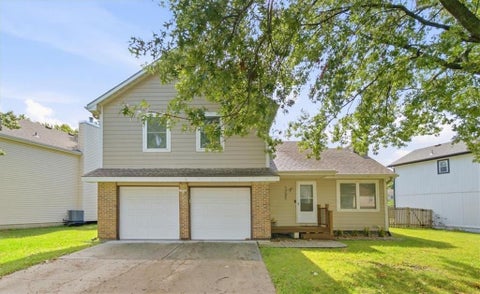 Photo of 1205 E Sleepy Hollow Drive, Olathe, KS 66062 (MLS # 2646717)