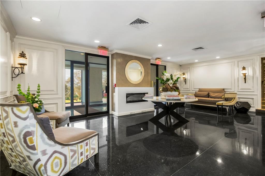 4740 Roanoke Parkway 201