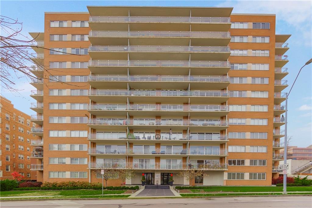 4740 Roanoke Parkway 201