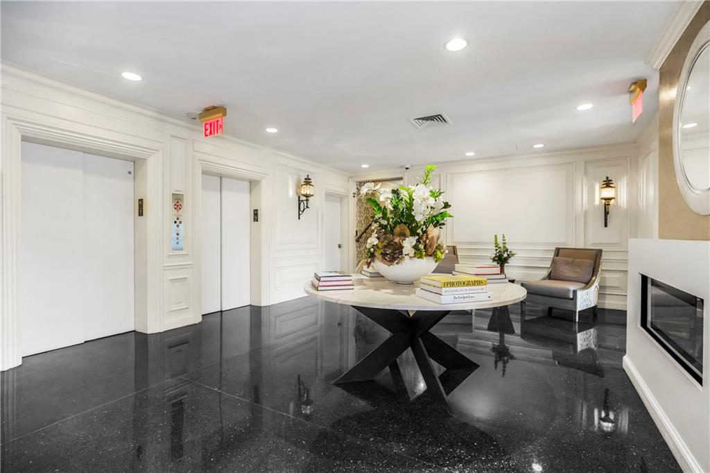 4740 Roanoke Parkway 201