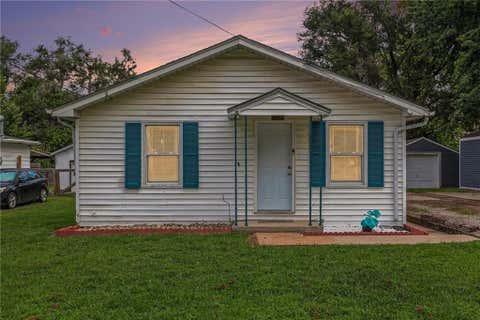 Photo of 307 W Walter Lane, St Joseph, MO 64504 (MLS # 2633696)