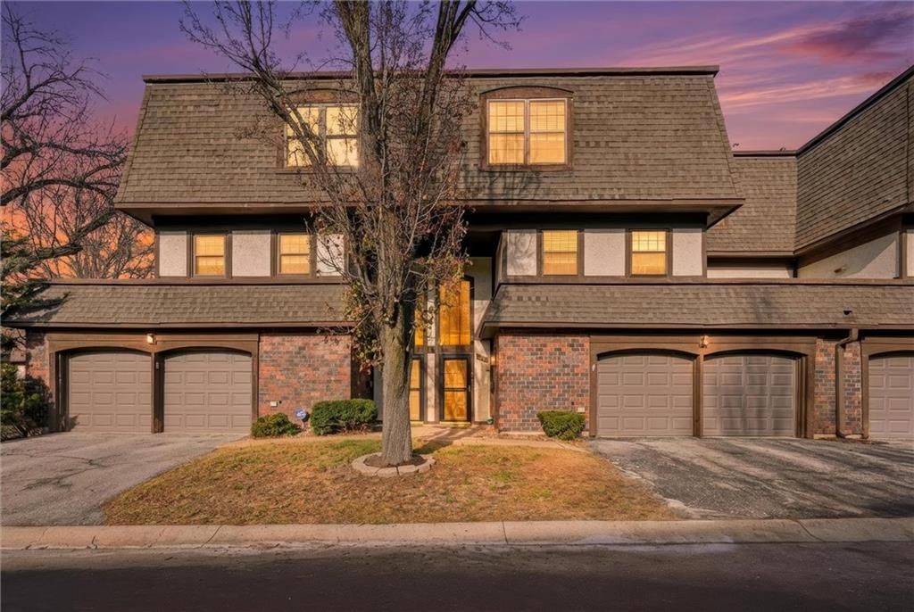 Photo of 10203 Cedarbrooke Lane, Kansas City, MO 64131 (MLS # 2592271)