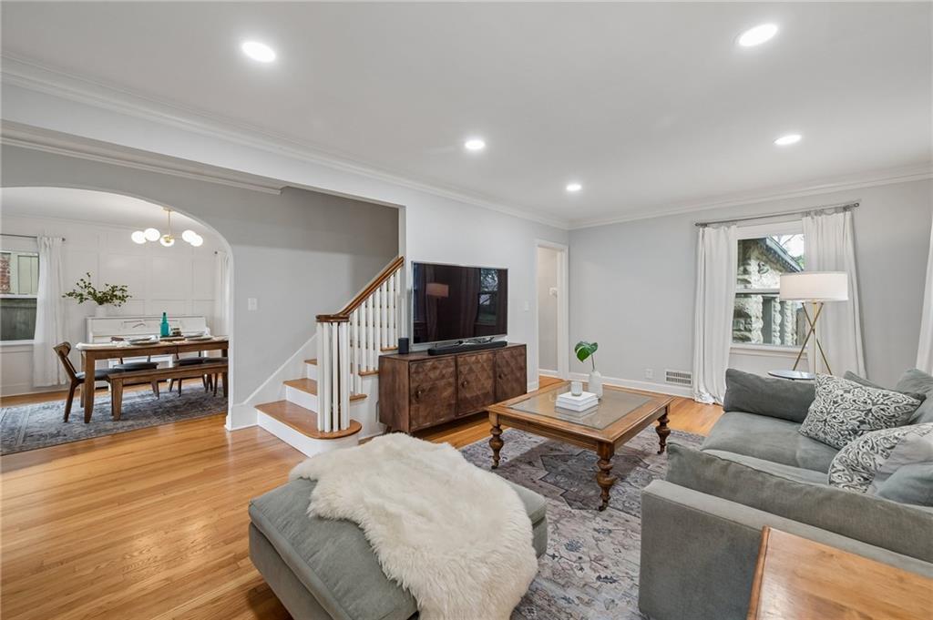 1216 W 73rd Street