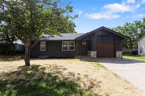 Photo of 508 SW Jefferson Street, Lees Summit, MO 64063 (MLS # 2631147)