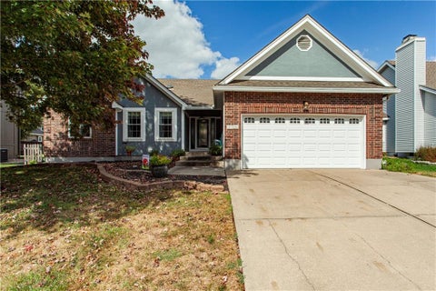 Photo of 2724 SE Nottingham Drive, Lees Summit, MO 64063 (MLS # 2640647)