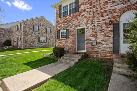 Photo of 8347 Mackey Street, Overland Park, KS 66212 (MLS # 2617290)