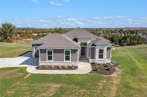 1221 S Desoto Road, Lansing, KS 66048 - #: 2550851