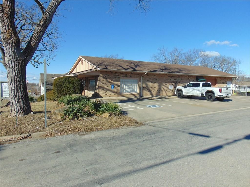 Photo of 1000 W Mechanic Street, Harrisonville, MO 64701 (MLS # 2596596)