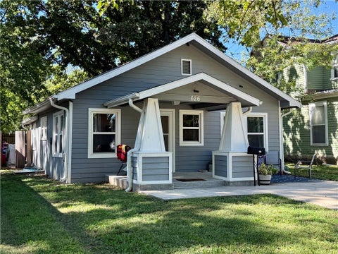 Photo of 626 S Locust Street, Ottawa, KS 66067 (MLS # 2645372)