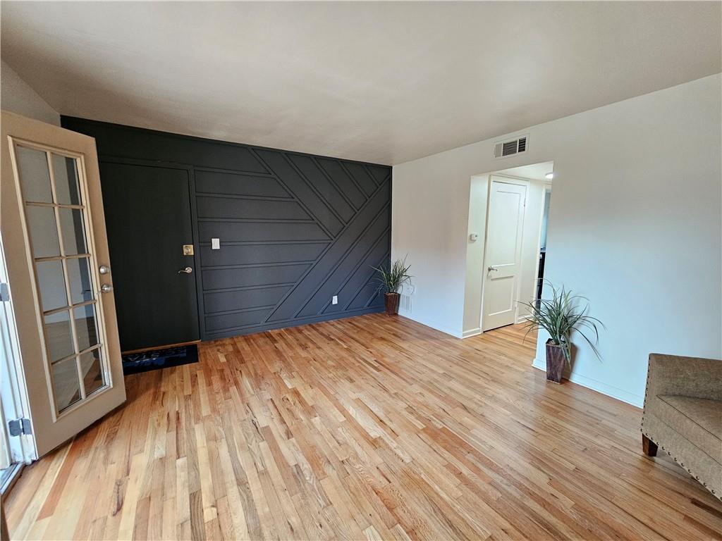 1207 W 45th Street 2W