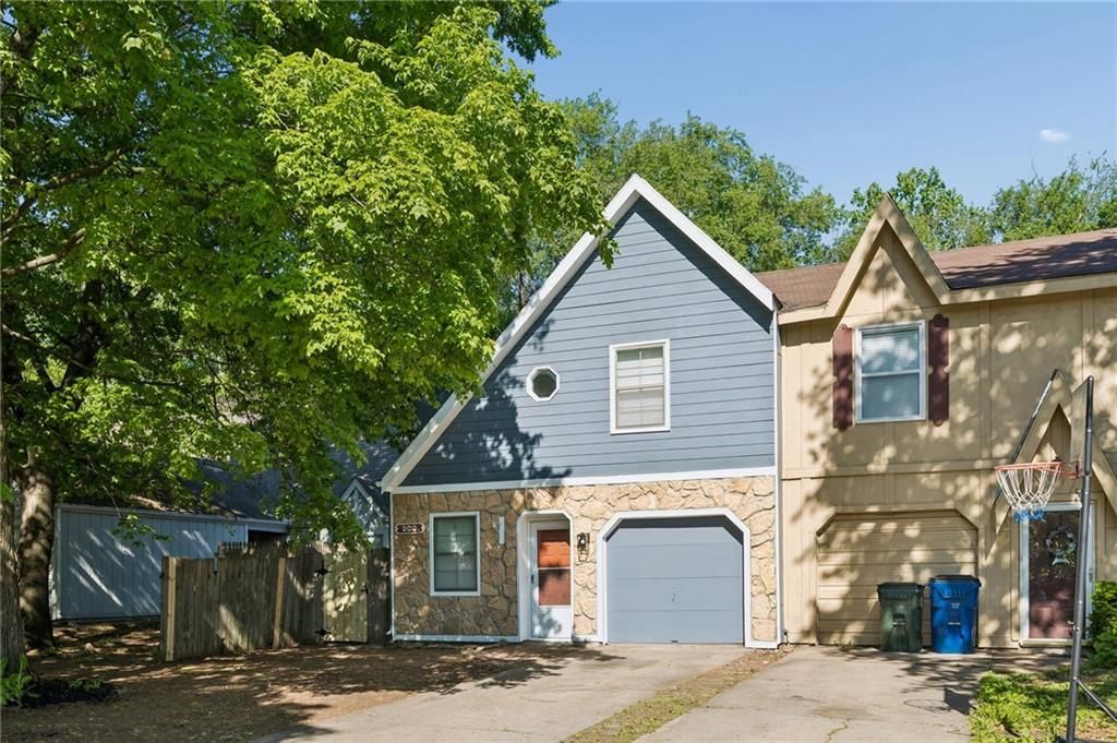 Photo of 303 Northwood Lane, Lawrence, KS 66044 (MLS # 2618411)
