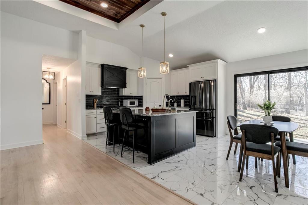 13811 S Lakeshore Drive