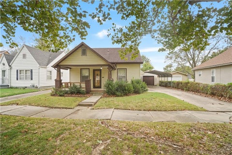 Photo of 1321 W 6th Street, Coffeyville, KS 67337 (MLS # 2643021)