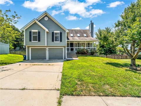 Photo of 805 Black Oak Drive, Liberty, MO 64068 (MLS # 2636297)