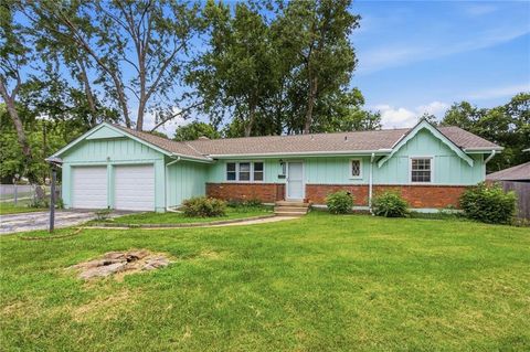 Photo of 9307 Craig Drive, Overland Park, KS 66212 (MLS # 2630246)