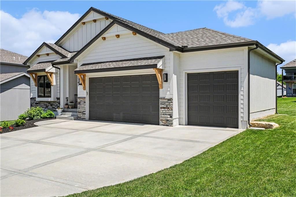 Photo of 2147 Little Creek Court, Liberty, MO 64068 (MLS # 2616210)