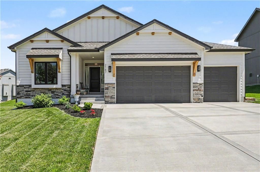 Photo of 2147 Little Creek Court, Liberty, MO 64068 (MLS # 2616210)