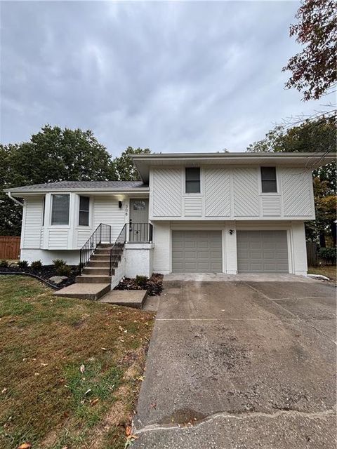 Photo of 308 Flagstone Drive, Lees Summit, MO 64063 (MLS # 2583364) Photo of 308 Flagstone Drive, Lees Summit, MO 64063 (MLS # 2583364)
