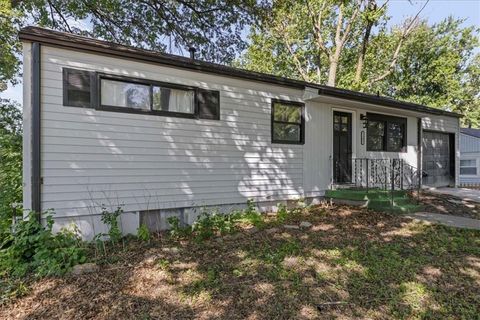 Photo of 7305 E 86TH Street, Kansas City, MO 64138 (MLS # 2626171)