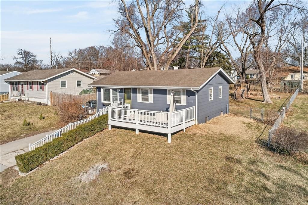 Photo of 813 S Main Street, Liberty, MO 64068 (MLS # 2599444)