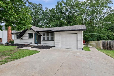 Tiny photo for 221 Wilshire Boulevard, Liberty, MO 64068 (MLS # 2642995)