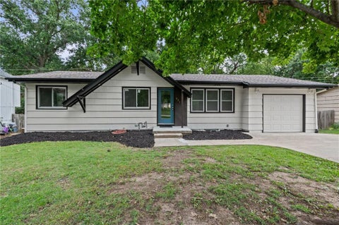 Tiny photo for 221 Wilshire Boulevard, Liberty, MO 64068 (MLS # 2642995)