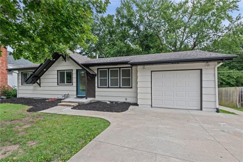 Tiny photo for 221 Wilshire Boulevard, Liberty, MO 64068 (MLS # 2642995)