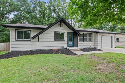 Photo of 221 Wilshire Boulevard, Liberty, MO 64068 (MLS # 2642995)