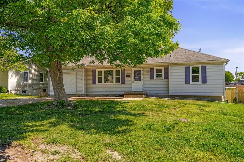 Photo of 312 S CHESTER Terrace, Olathe, KS 66061 (MLS # 2618718)
