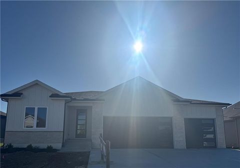 Photo of 4125 NE Dearborn Lane, Lees Summit, MO 64064 (MLS # 2616481)