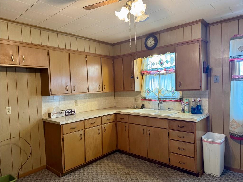 St Joseph, Missouri 64506, United States, 2 Bedrooms Bedrooms, ,2 BathroomsBathrooms,Residential,Active,77468