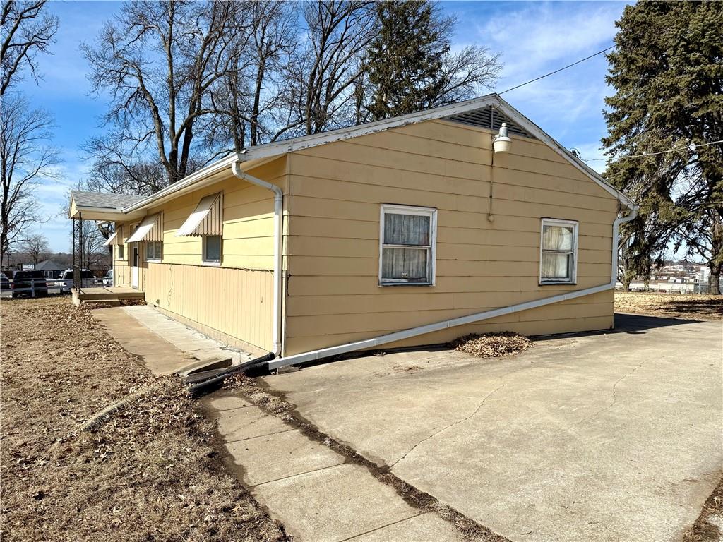 St Joseph, Missouri 64506, United States, 2 Bedrooms Bedrooms, ,2 BathroomsBathrooms,Residential,Active,77468