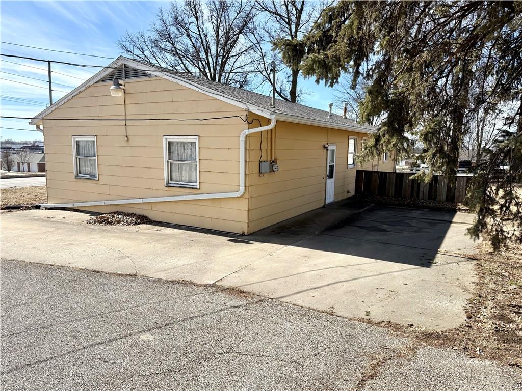 St Joseph, Missouri 64506, United States, 2 Bedrooms Bedrooms, ,2 BathroomsBathrooms,Residential,Active,77468