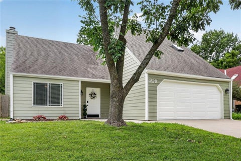 228 Deerfield Lane, Lawrence, KS 66049 - MLS#: 2627099