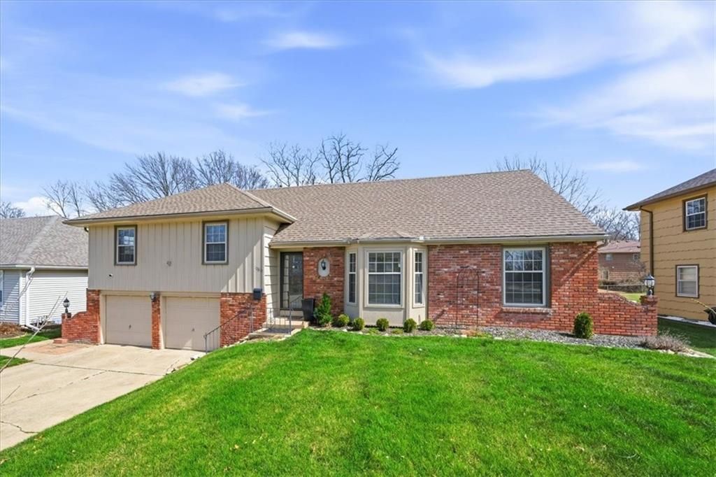 Photo of 10813 Beacon Avenue, Kansas City, MO 64134 (MLS # 2608136)