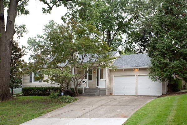 107 W NAVAJO LN, KANSAS CITY, MO 64114 - Image eba5a63c15d0d2b1da4090ae3fbbfa44/1434146150