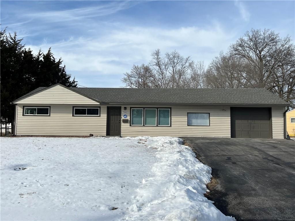 Photo of 7002 E 112 Street, Kansas City, MO 64134 (MLS # 2597856)