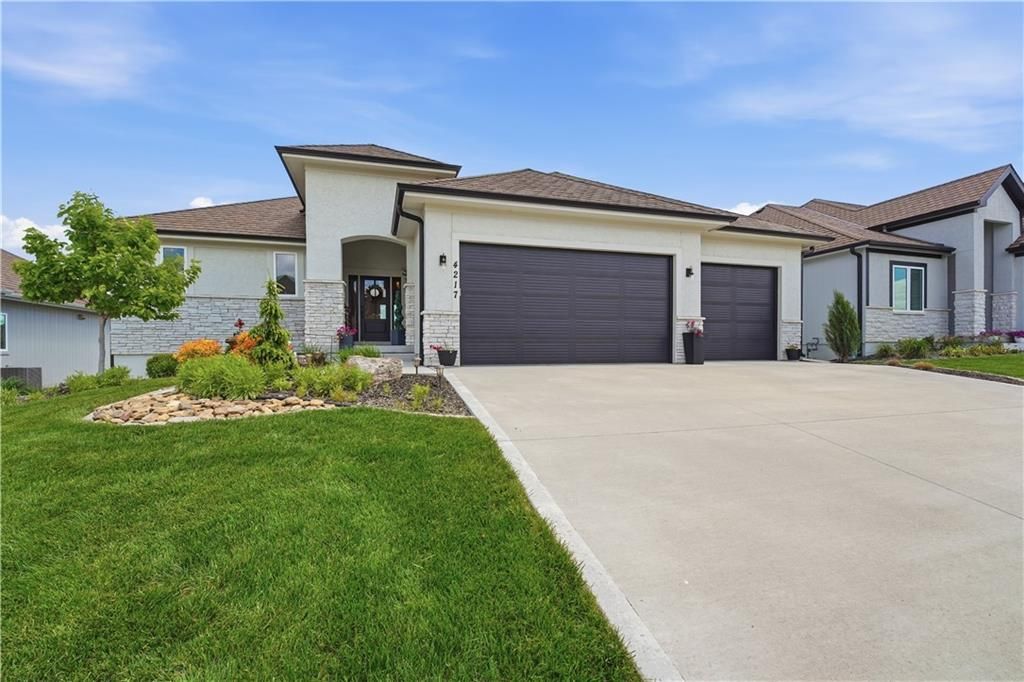 Photo of 4217 NE Overbrook Drive, Lees Summit, MO 64064 (MLS # 2618155)
