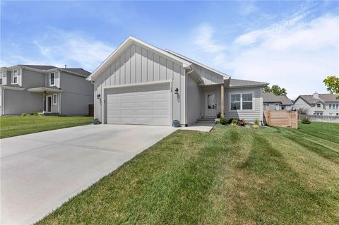 Photo of 1128 S 12th Terrace, Louisburg, KS 66053 (MLS # 2631982)