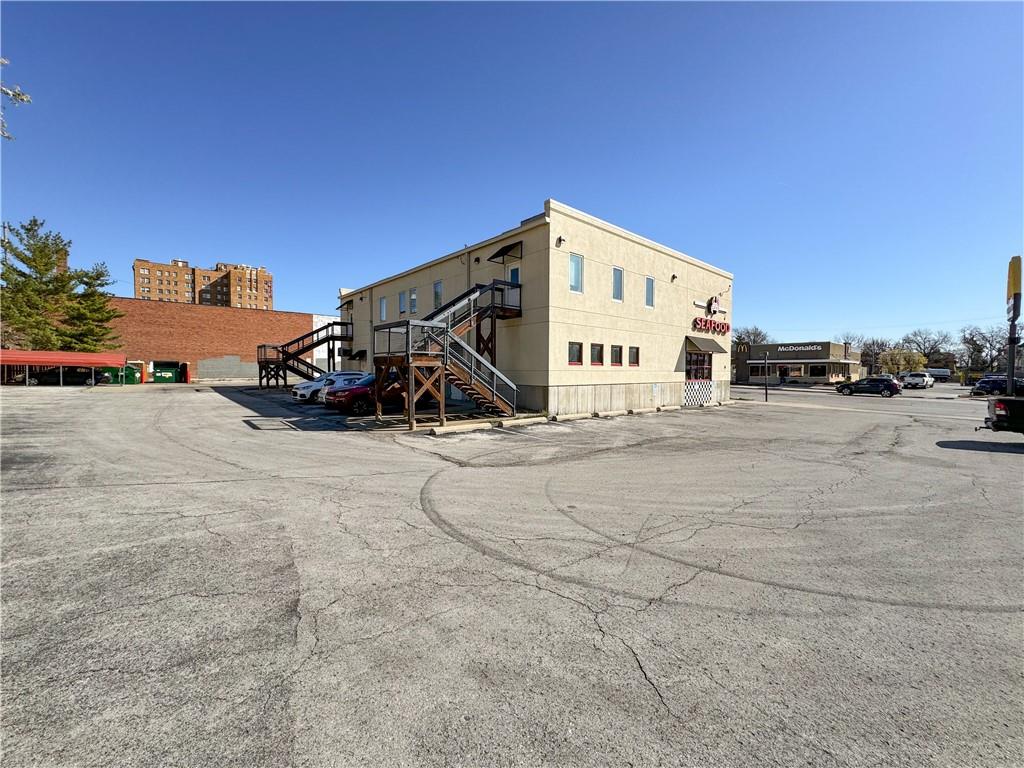 3756 Broadway Boulevard