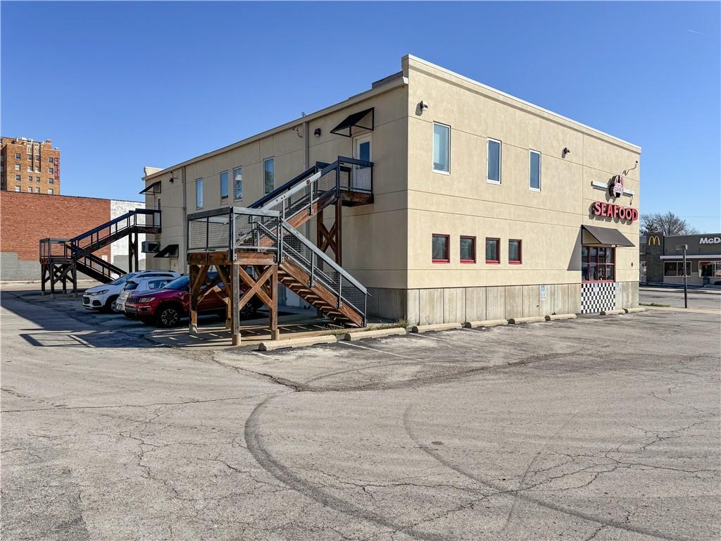 3756 Broadway Boulevard