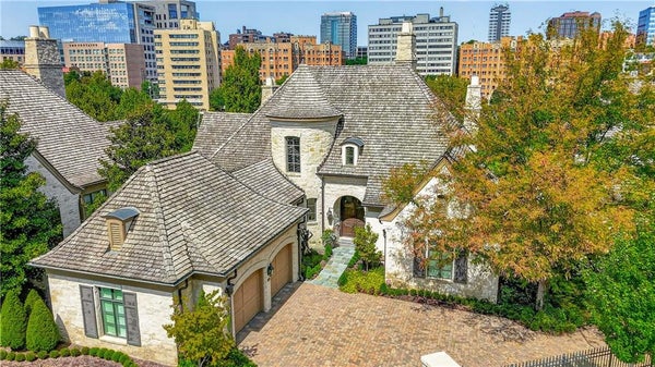 711 WARD PKWY, KANSAS CITY, MO 64112 - Image ebdb4359f027c19b0658d813f818a1fd/2671154168